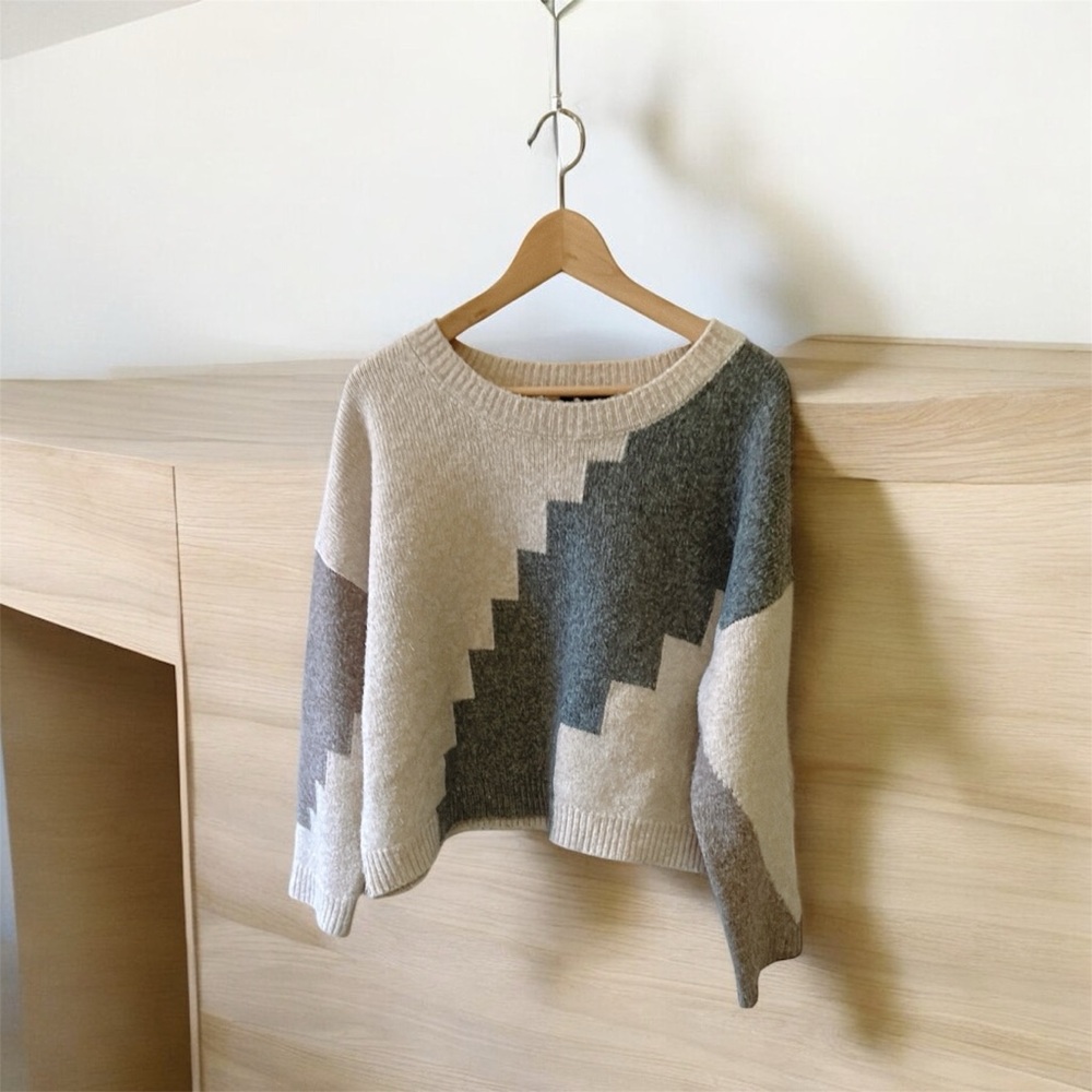 Truth by Republic/Geometric Patterned Sweater - Cream and Gray